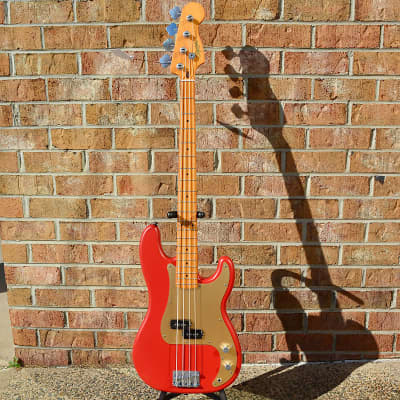 Fender  40th Anniversary Precision Bass®, Vintage Edition, Maple Fingerboard, Gold Anodized Pickguard, Satin Dakota Red image 2
