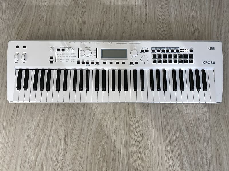 Korg Kross 2 ホワイト Korg Releases the New 61-Key KROSS 2 Limited-Edition White