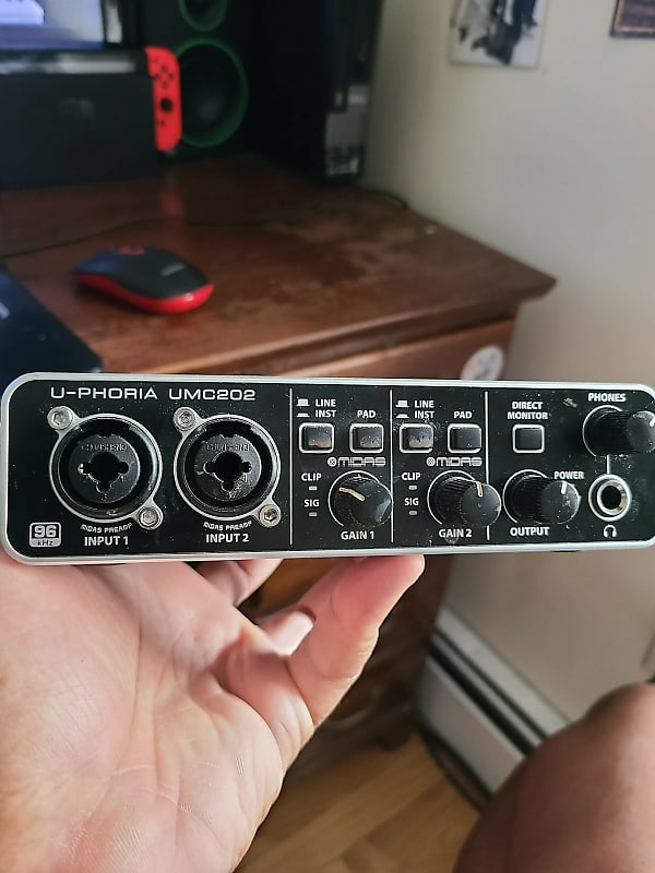Behringer UMC202 USB Audio Interface | Reverb UK