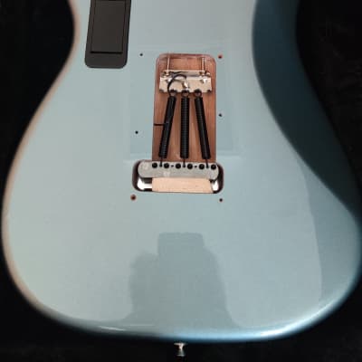 Fender Deluxe Roadhouse Stratocaster with Pau Ferro Fretboard 2018 - 2021 Mystic Ice Blue image 7