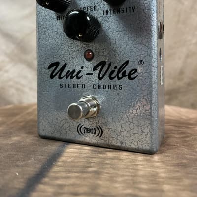 Uni-Vibe UV-1SC ステレオコーラス Педаль эффектов Dunlop UV-1SC Uni-Vibe Stereo Chorus – фото