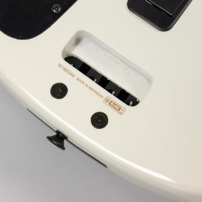 NS Design WAV Radius 4-String Bass in Metallic White (W160344) image 9