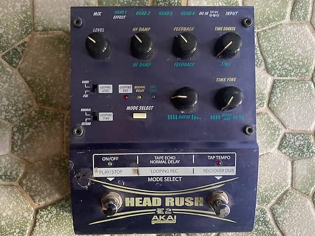 Akai E2 Headrush Delay/Looper | Reverb