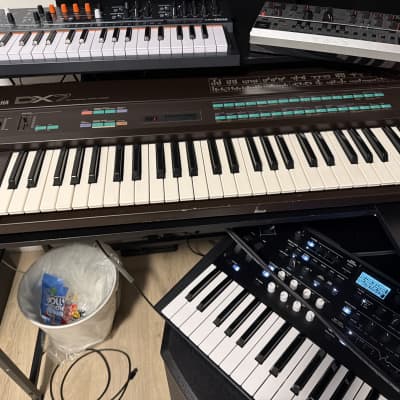 Yamaha DX7 Programmable Algorithm Synthesizer 1983 - 1987 - Black