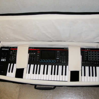 Roland FANTOM-06 61-Key Workstation Keyboard 2022 - Present - with ProGo Gig Bag
