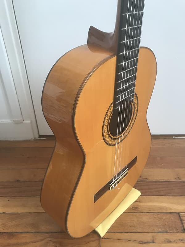 Raimundo 145 store flamenco guitar