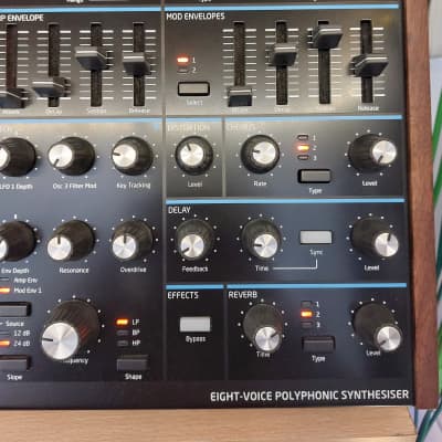 Novation Peak + stand image 4