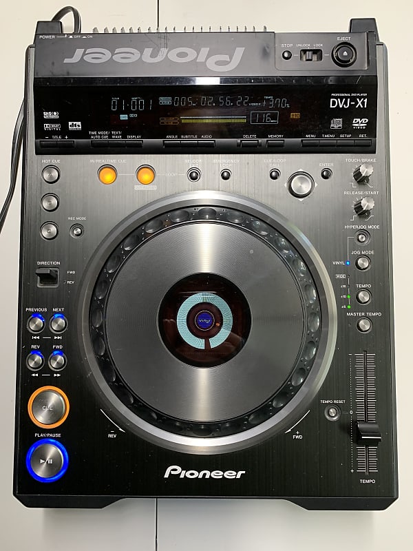 DJ機材 Pioneer DVJ-X1 The Pioneer DVJ-X1 DVD Turntable turns DJs into VJs