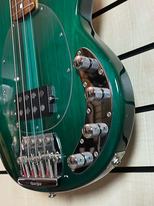 Ernie Ball Music Man StingRay 4 H 1984 - 1990 | Reverb Brazil Ernie Ball Music Man StingRay 4 H 1984 - 1990 | Reverb Brazil