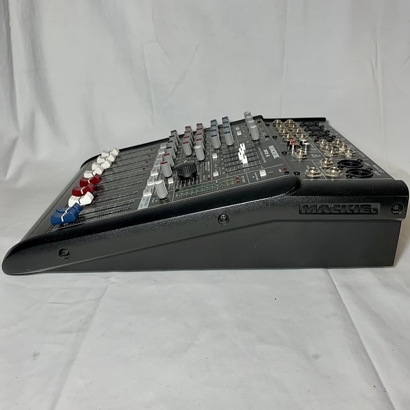 Mackie DFX6 6x2 Mixer with EFX | Reverb