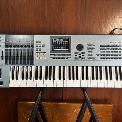 Yamaha MOTIF XS6 Music Production Synthesizer Workstation Keyboard w/ bag