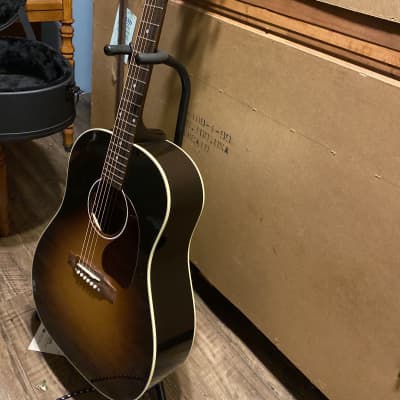 Gibson J-45 Standard 2009 - 2019 Vintage Sunburst image 2