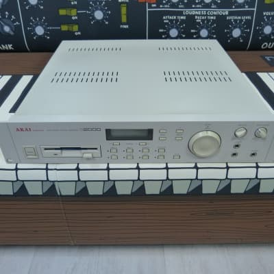 Akai S2000 MIDI Stereo Digital Sampler