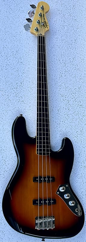 Squier Vintage Modified Jazz Bass Fretless | Reverb Canada