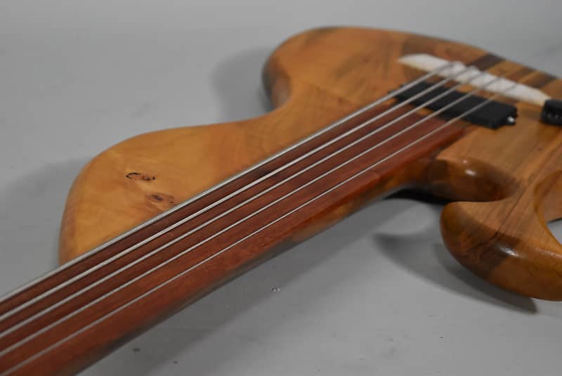 Wishbass Lobe Custom Multi-Laminate Fretless 5-String Bass