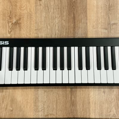 Alesis V49 49-Key USB MIDI Controller with Beat Pads 2017 - 2022 - Black