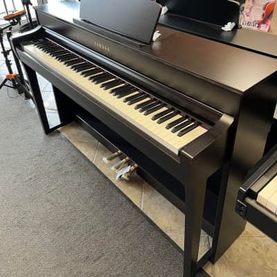 Yamaha CLP-735 Clavinova 88-Key Digital Piano | Reverb Canada