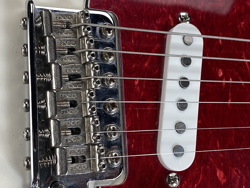 1997 Squier by Fender - Stratocaster - Pro Tone - ID 1424 1997 Squier by Fender - Stratocaster - Pro Tone - ID 1424