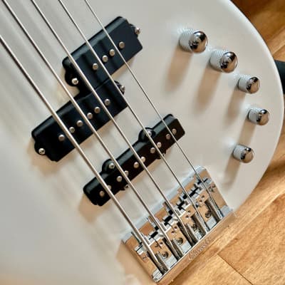 Charvel Pro-Mod San Dimas Bass PJ V, Platinum Pearl + Case image 7