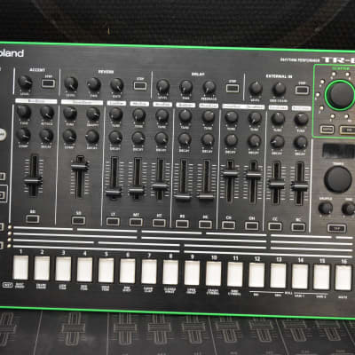 Roland AIRA TR-8 Rhythm Performer