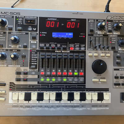 Roland MC-505 Groovebox 1998 - 2002 - Gray