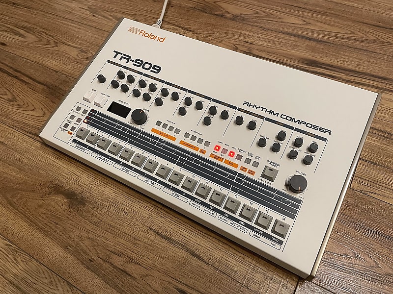 TR-909 Rhythm Composer