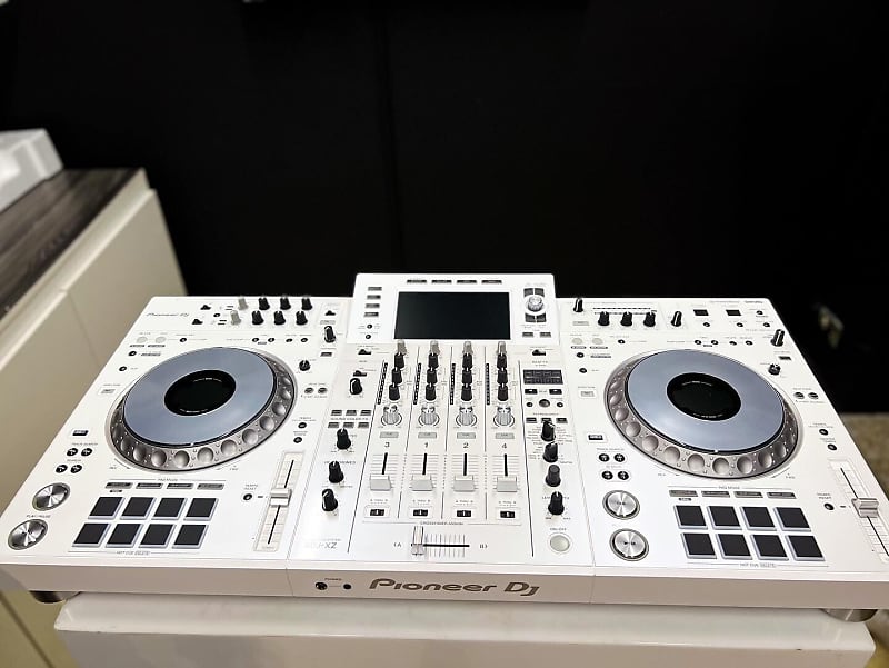 Pioneer XDJ-XZ-W 4-Channel Professional All in One DJ