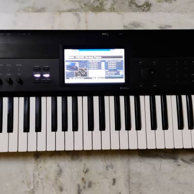Korg Krome 61 Music Workstation (with Custom Padded Keyboard Gig Bag + Original Accessories)