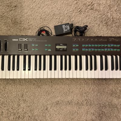 Yamaha DX27 Programmable Algorithm Synthesizer 1983 - 1987 - Black