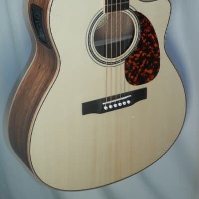 Larrivee LV-03 Bilwara w/ Moon Spruce & Stage Pro Element Venetian Cutaway Acoustic Electric Satin Natural Finish with case New image 5