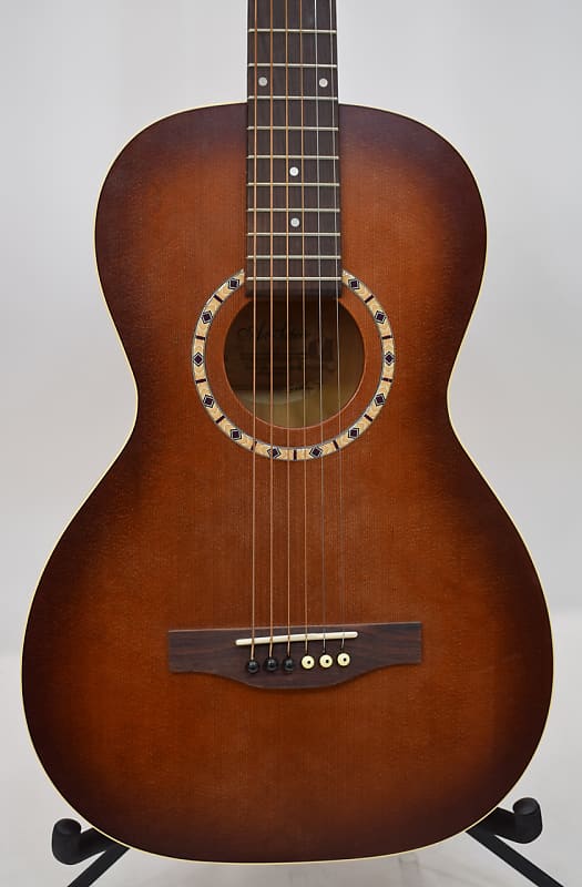 Art & Lutherie Ami Cedar Parlor Guitar with Antique Burst