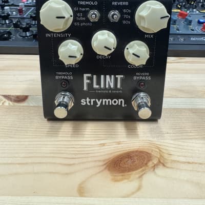 Strymon Flint Reverb and Tremolo V1 - Black with White Knobs Strymon Flint Reverb and Tremolo V1 - Black with White Knobs