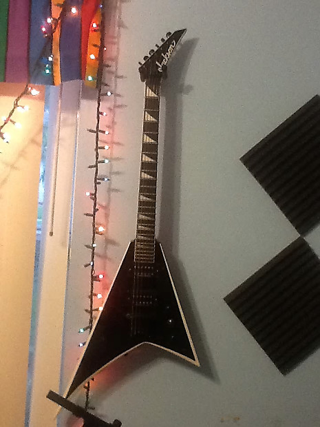 Jackson JS32 Rhodes Flying V (with seymour duncan pickups and hard