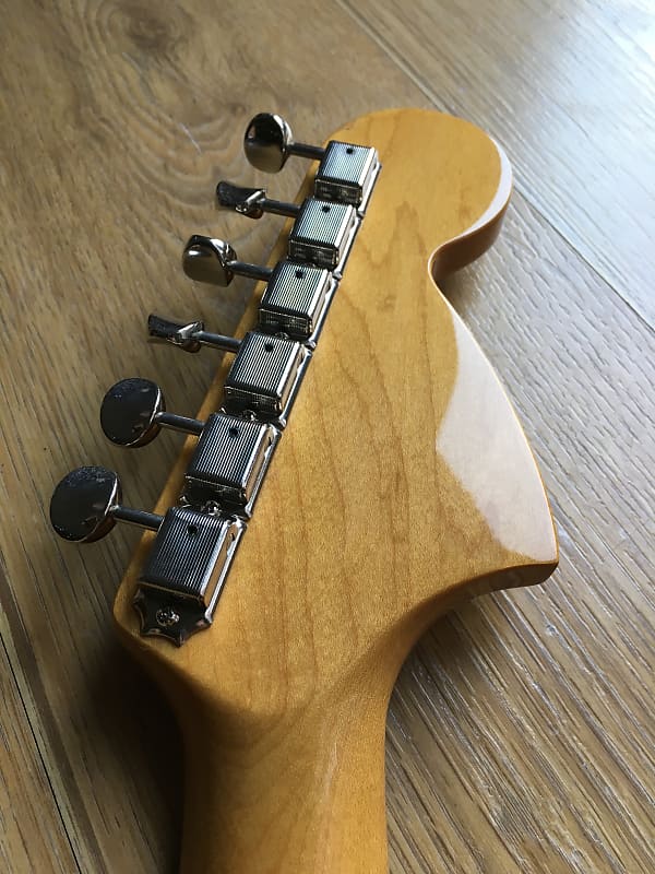 Rare Fender Mustang Left Handed 2005 Vintage Yellow/White