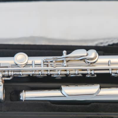 Yamaha YFL-281 Open-Hole Intermediate Flute *Cleaned & Serviced *Ready to Play image 11