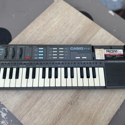 Casio PT-87 32-Key Mini Synthesizer - Black + ROM