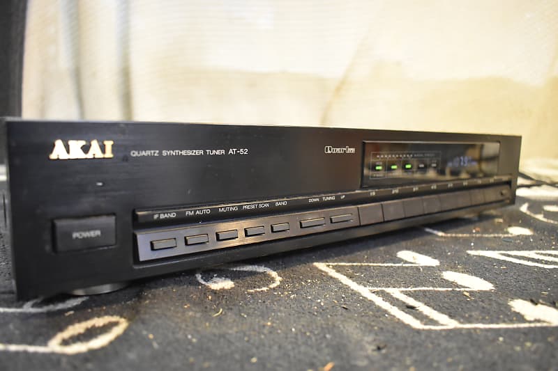 Akai Quartz Synthesizer Tuner AT-52  			