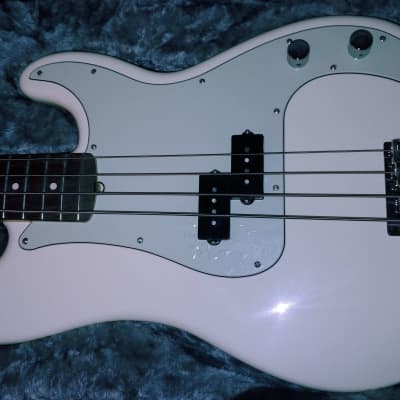 Fender American Professional Precision Bass with Rosewood Fretboard 2018 Olympic White image 2