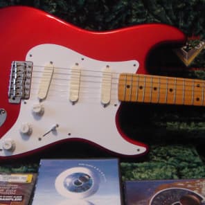 David Gilmour Custom Fender Stratocaster 57 Reissue 1999/2012 Candy Apple Red Pink Floyd Package image 2