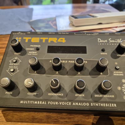 Dave Smith Instruments Tetra Desktop 4-Voice Polyphonic Synthesizer 2009 - 2016 - Black