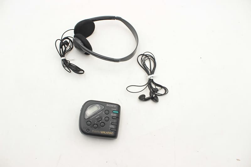 Sony Walkman AM/FM Radio SRF-M32 Digital Tuner + 3 