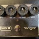MXR M-117R Flanger with power cable