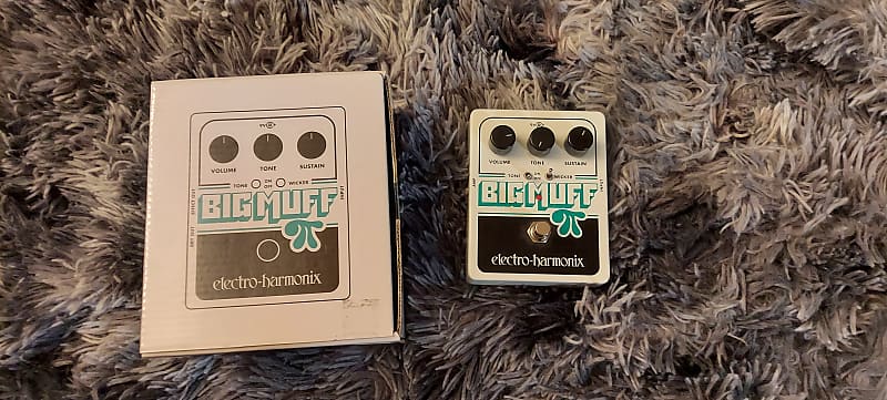 Electro-Harmonix Big Muff Pi with Tone Wicker