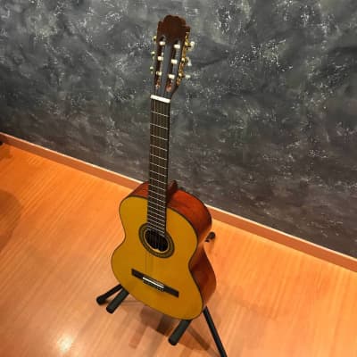 Suzuki SCG20 Natural Finish Classical Guitar image 2