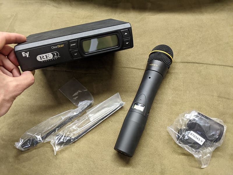 EV Electro Voice RE2 767A Handheld Mic Wireless System Band B