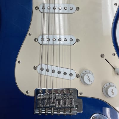 Fender Standard Stratocaster with Maple Fretboard 2004 - Electron Blue image 4