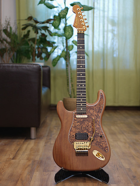 Reverse stratocaster outlet