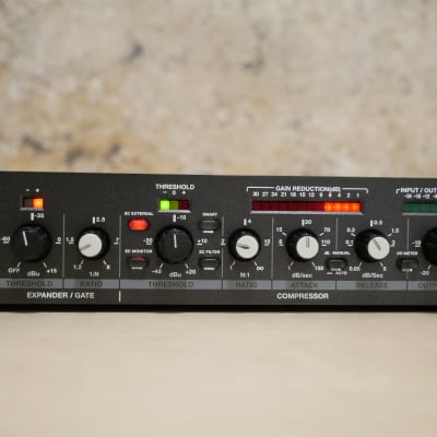 Alesis • 3632 Dual-Channel Compressor / Limiter / Gate *AS NEW IN BOX* image 8